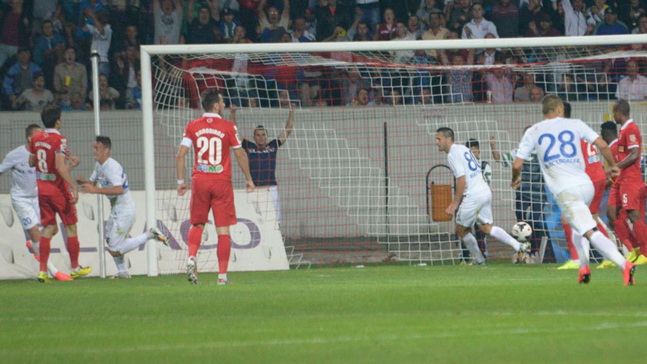 Moldovenii au aprins nocturna și le-au stins lumina "câinilor" pentru prima oară în acest sezon: FC Botoșani - Dinamo 3-2 | GALERIE FOTO