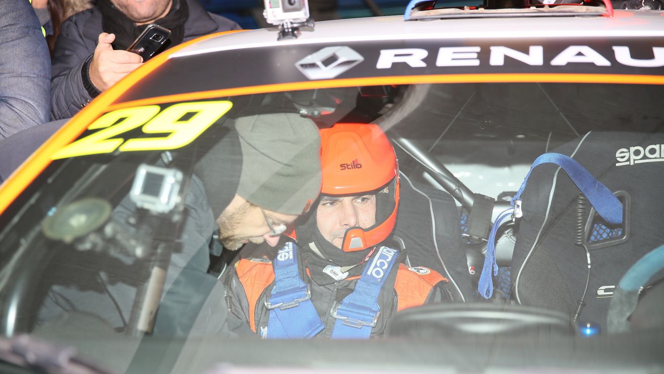 FOTO | Mutu a trecut de la muncă de birou direct pe asfalt. "Briliantul": "M-am amețit puțin"