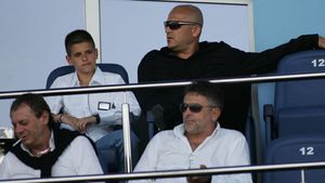 INCREDIBIL Copilul lui Mititelu, patronul Științei la doar 13 ani! Bonus?** Vezi și documentul prin care Piți a fost suspendat!