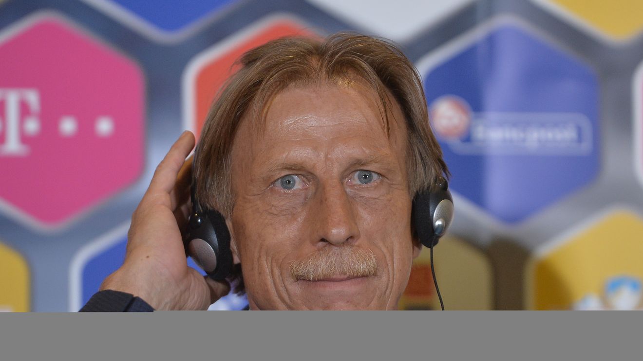 Replica plină de civilizație pe care Christoph Daum i-a dat-o lui Reghecampf, după ce antrenorul Stelei l-a făcut praf 