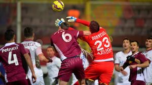 Giuleștenii, încă un pas spre liga secundă. Rapid - CFR Cluj 0-0. U Cluj - Oțelul 0-0. Fanii i-au cerut din nou demisia lui Ogăraru. Oltenii își iau adio în Liga 1 de la "Ion Oblemenco" cu o victorie. CS U Craiova - Ceahlăul 2-0