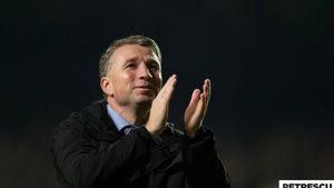 PETRESCU 50 | „Odată ajuns în Anglia, am spus că nu mai plec de acolo. Și așa a fost, nu am mai plecat niciodată". Cel mai bun fundaș dreapta din istoria lui Chelsea     