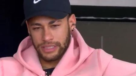 Momentul în care Neymar nu a mai reușit să-și stăpânească lacrimile. "Vino! Sunt aici ca să te ajut!"