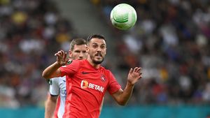 Răzvan Oaidă s-a „lepădat” total de FCSB: „Voi săruta steagul Rapidului” | VIDEO