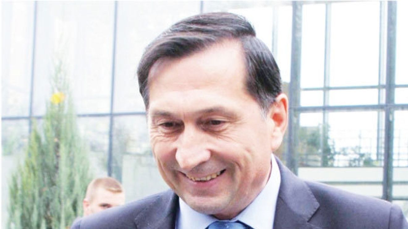 L-a făcut praf pe Hațegan în fața colegilor și s-a bucurat la golurile lui Dinamo cu CFR:** "Crăciunescu era beat!" Comportament incredibil al șefului arbitrilor! VIDEO