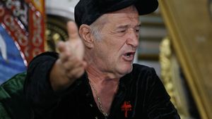 Gigi Becali s-a dat de gol că are o super ofertă pentru titularul FCSB. Ce i-a cerut patronului amic din Superliga pentru transferul lui Daniel Popa: e implicat un procent dintr-un alt jucător