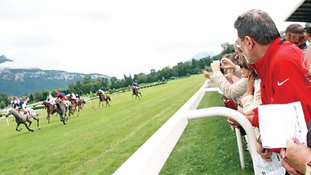 Dinu a câștigat la curse de cai