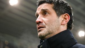 Chivu are Italia la picioare: a fost ales antrenorul lunii decembrie în Serie A!