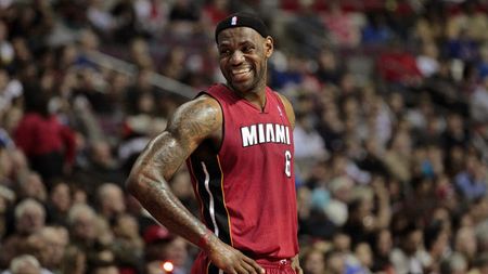 Mama lui LeBron,** arestată pentru că a pălmuit un bărbat :)