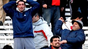 AUDIO Retrogradarea lui River a isterizat până și comentatorii TV!** Avalanșă de înjurături la adresa șefilor clubului: "HOȚILOR!"