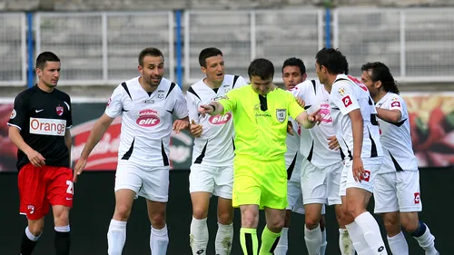 Colaps în fotbalul românesc! Un alt club de tradiție a pus azi lacătul pe stadion:** 