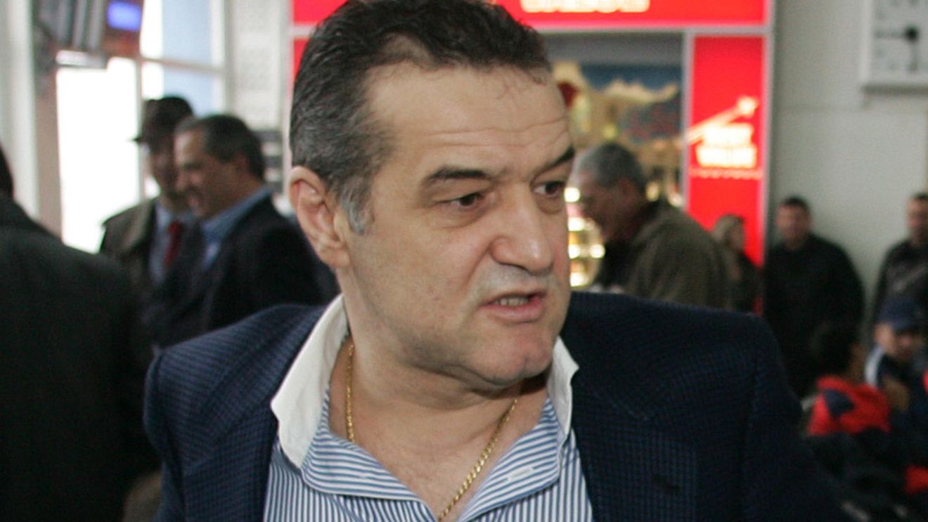 "Ursul", păcălit de "câine"!** "Badea mi-a promis că vine la Palat, apoi a zis că se întâlnește cu Gorbaciov"