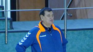 Un antrenor român important se retrage din handbal după 35 de ani de carieră. Liviu Paraschiv: "Handbalul este ce am iubit cel mai mult". Victoria Bora, "principal" la Slobozia