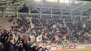 Suporterii Rapidului îl vor demis! Ce au scandat la meciul cu Gloria Buzău! „Am auzit că ia bani de la sponsori”