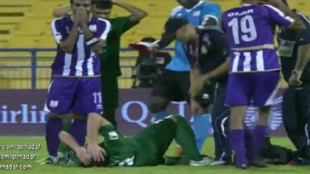 VIDEO - Accidentare îngrozitoare pe un teren de fotbal! Ceilalți jucători nu-l puteau privi fără să-și pună mâinile în cap