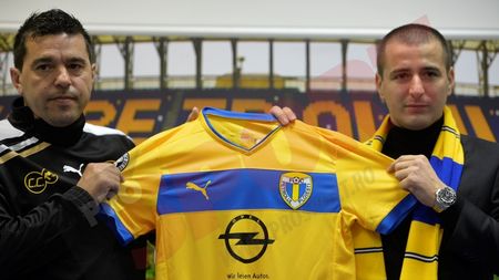 Zicu, prezentat oficial la Petrolul: "E o zi importantă din cariera mea, am venit la o echipă simbol!" Mii de oameni în tribune la Ploiești