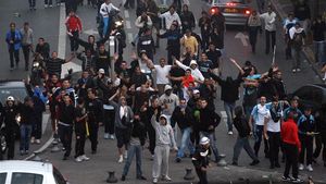 Incidente la finalul meciului PSG - Olympique Marseille, 10 fani parizieni au fost arestați