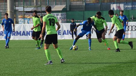 Încă un meci din prima etapă a Ligii 2 nu se joacă. Pandurii nu a făcut deplasarea la București, fiindcă are șapte jucători pozitivi la COVID-19, iar alții doi au testul neconcludent. Multe semne de întrebare asupra oltenilor