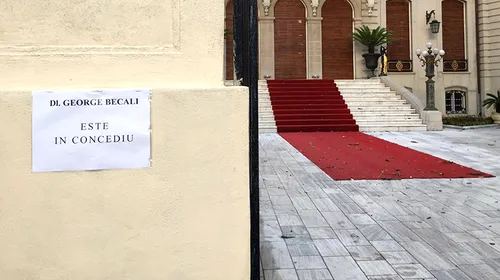 IMAGINEA ZILEI | „Nu vă supărați, domnul Becali e acasă?”. Afișul hilar pus de finanțatorul Stelei pe zidurile reședinței sale