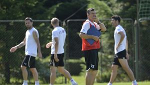 EXCLUSIV Rapid i-a și găsit înlocuitor lui Sburlea! Copos: "A semnat pe doi ani! Veți vedea cât e de bun"