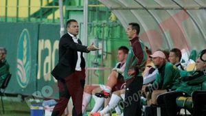 Furtună la Vaslui. Stadionul, inundat după o ploaie torențială!  A fost nevoie să intervină pompierii