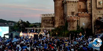 Sărbătoarea continuă la Hunedoara! Corvinul a celebrat succesul din Cupa României la Castelul Corvinilor, în fața a mii de oameni | FOTO și VIDEO
