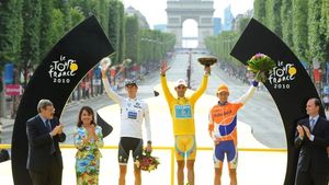 Alberto Contador**, pentru a treia oară stăpân în Turul Franței!