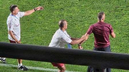 Daniel Pancu, scandal monstru la Rapid - Dinamo! Antrenorul giuleștenilor a fost eliminat imediat