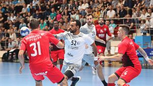 Momentul de satisfacție al „tigrilor"! CSM București a câștigat Cupa Challenge la handbal masculin