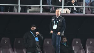 Mircea Rednic a anunțat că vrea un jucător de la Rapid, în această iarnă! Cum a avut „Puriul” grijă de Rareș Pop, de la care și-a luat gândul: „Și acum mai am orarul lui de la școală”