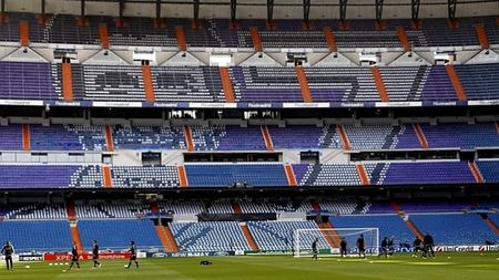 FOTO Fanii Realului pregătesc o coregrafie spectaculoasă pentru meciul cu Bayern! CR7 va afla ce greutate are numărul de pe tricou