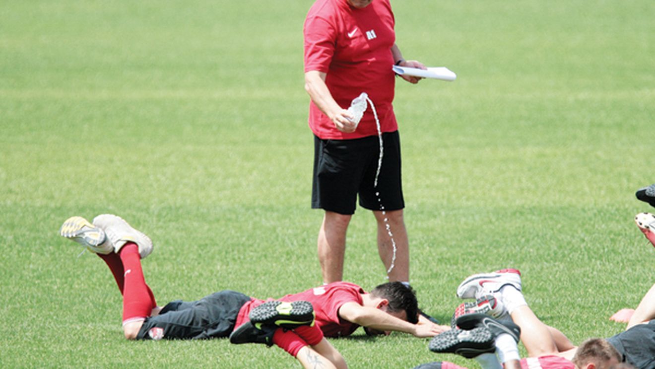 Andone a programat patru antrenamente pe zi: "Treziți-vă!"