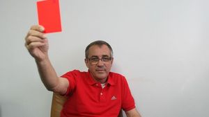 "Huzu ar trebui să își arate singur cartonașul roșu după aceste acuzații împotriva arbitrilor"