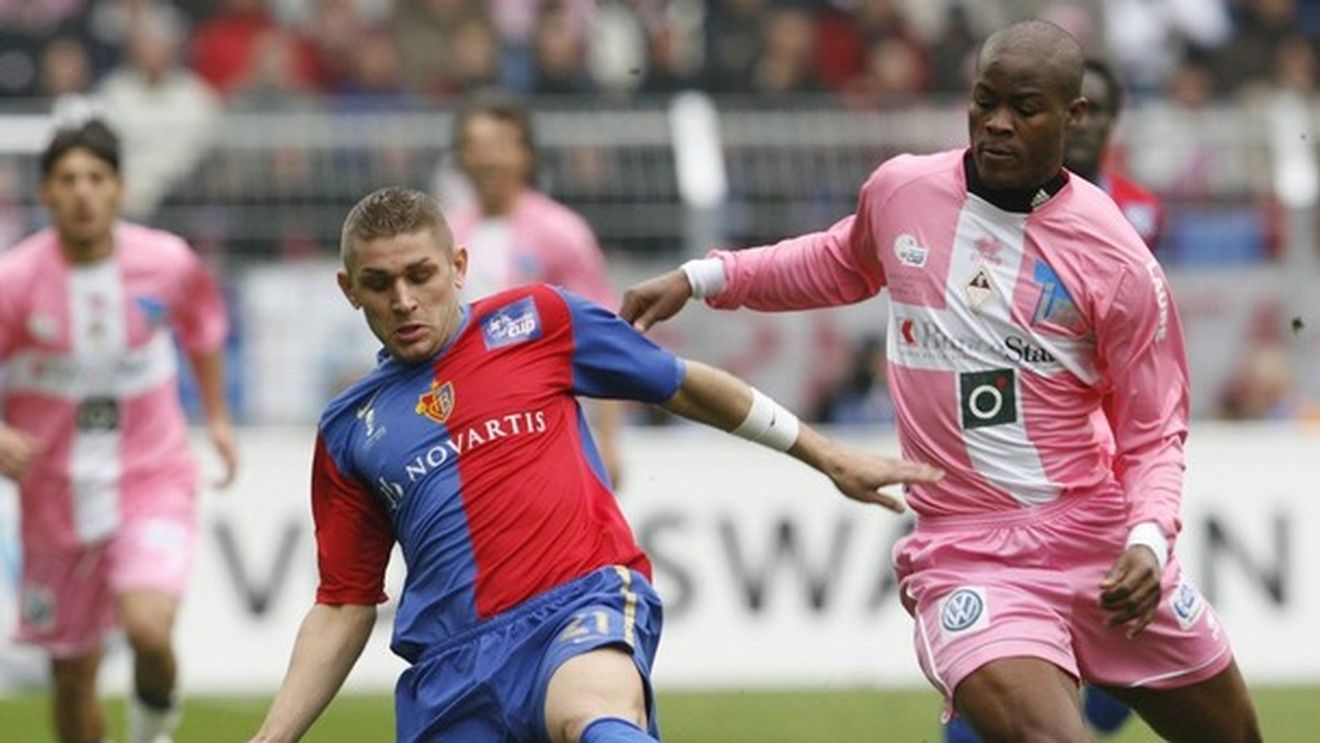 VIDEO** Camerunezul Pouga are șanse mari să vină la Steaua dacă pică transferul lui Iovov!