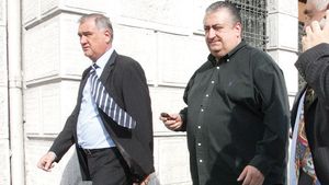 Mititelu și Penescu, alături de Iancu: "Nu votăm împotriva lui!"