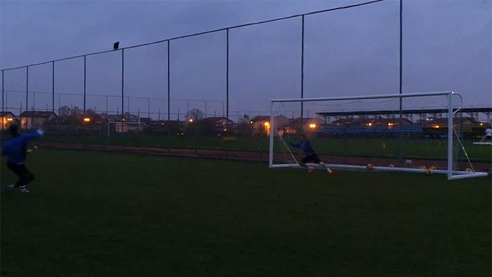 VIDEO | Hagi cu mânuși. Ianis a stat în poarta Viitorului și a încercat să apere lovituri de la 11 metri