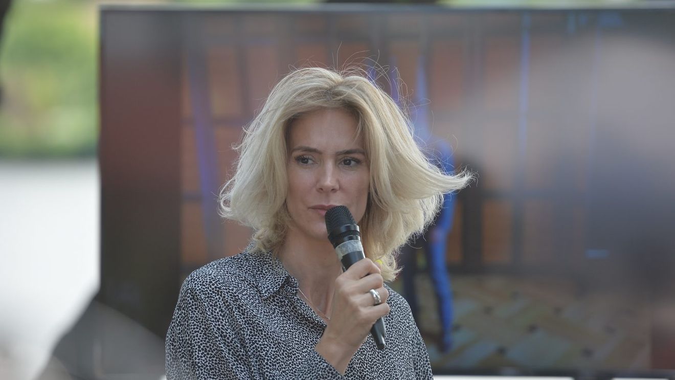 Roxana Ciuhulescu îl face praf pe Cătălin Zmărăndescu pentru cum se poartă la Survivor România 2022! Dezvăluiri incendiare despre ce nu s-a dat la TV: „Nu știu dacă s-a văzut!”