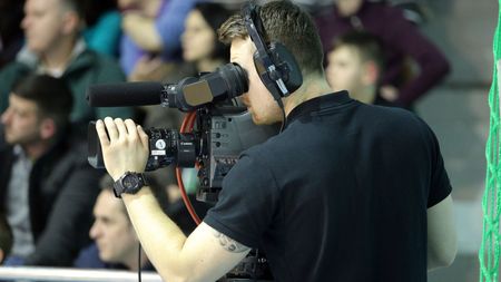 Seară de coșmar pentru Digi Sport, la Rapid - Farul! Ipostaza în care au fost puși comentatorii și ce s-a întâmplat cu transmisia în repriza a doua din Giulești