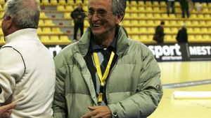 Gațu își lansează cartea biografică. Campionul mondial de handbal povestește cu lux de amănunte cum a fost "presat" să reformeze Steaua. Un suporter al Rapidului s-a asigurat că echipa de fotbal se va "privatiza"