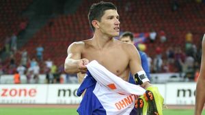 A scuipat ziariști, s-a iubit cu "Bomba sexy" și vine mahmur la antrenamente!** TOP 5 "DODELISME"!