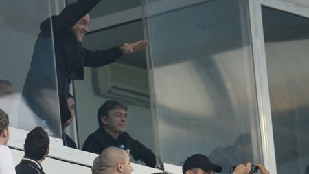 Nu mai "pleacă din Ghencea"!** Steliștii schimbă ADEVĂ‚RATUL imn al echipei: De ce e sigur Gigi Becali de pacea cu suporterii :)