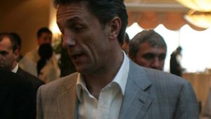 Gică Popescu: "Rapid și CFR să ia exemplul Craiovei"