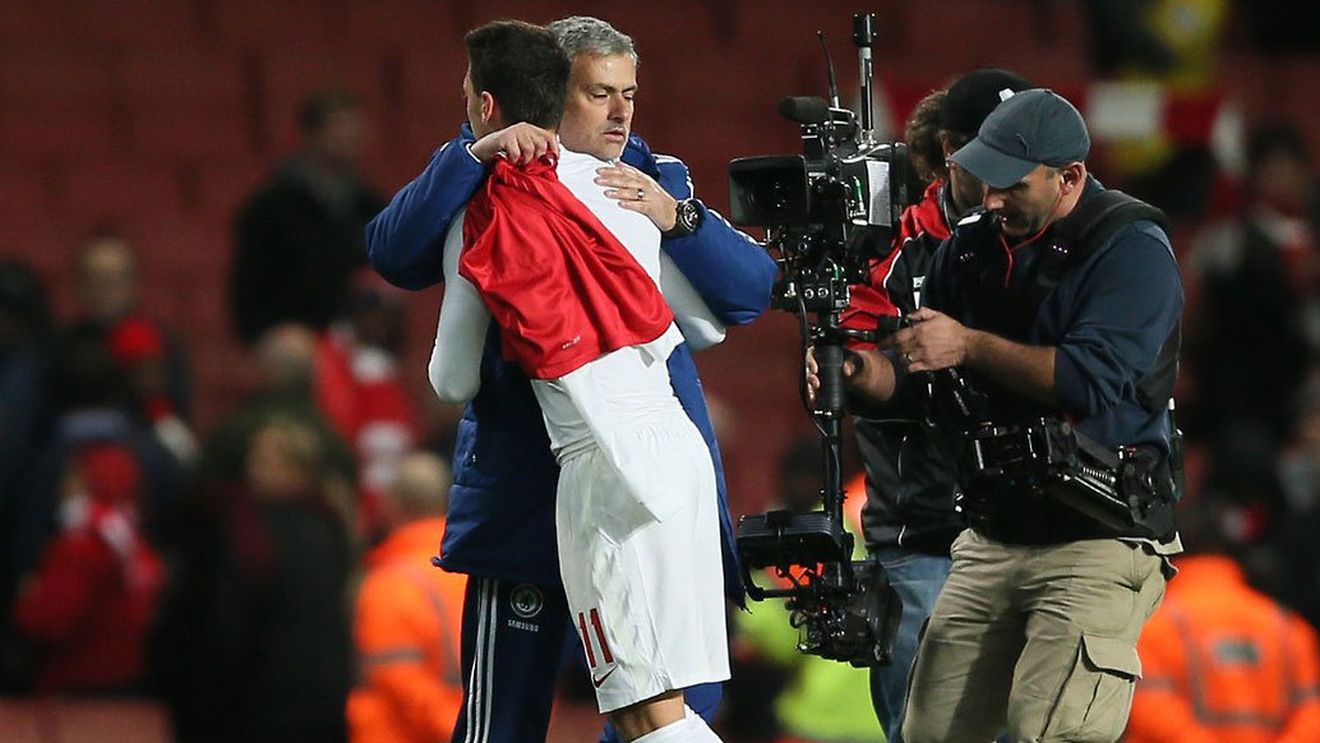 Cel mai emoționant moment după Arsenal - Chelsea! Ozil s-a dus țintă la Mourinho: "E cel mai bun din lume! Îl iubesc ca pe un tată!" Ce s-a întâmplat