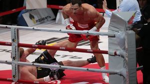 Vladimir Klitschko iși păstrează centurile, după ce l-a bătut pe Alexander Povetkin