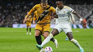 Andrei Rațiu, debut de senzație în La Liga! L-a făcut pe Vinicius Junior să pară un nimeni în derby-ul cu Real Madrid de pe Santiago Bernabeu: „L-a anihilat! E în buzunarul lui”