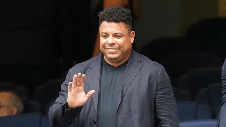 Ronaldo „Dinţosul” a vrut să cumpere clubul fostului jucător de la Rapid şi FCSB! Cine a blocat afacerea: „Ea nu l-a lăsat”. EXCLUSIV
