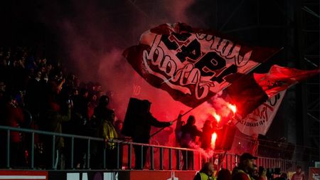 UTA - Academica Clinceni începe cu peluza goală! Galeria arădenilor protestează față de măsurile abuzive ale Jandarmeriei