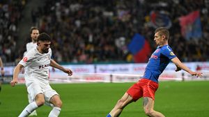 Ce face Florin Tănase în timp ce Gigi Becali îl amenință că pleacă dacă nu semnează alt contract cu FCSB