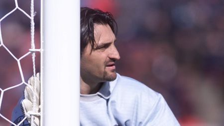 EXCLUSIV | "Primele mele mănuși au fost de sudor". Dezvăluirea unui portar trecut pe la Steaua, Dinamo și Rapid: "Un an am fost vârf de atac"