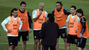 A făcut o avere de milioane de euro din fotbal, dar acum cântă pe străzi. Şi-a luat chitara şi face totul din plăcere